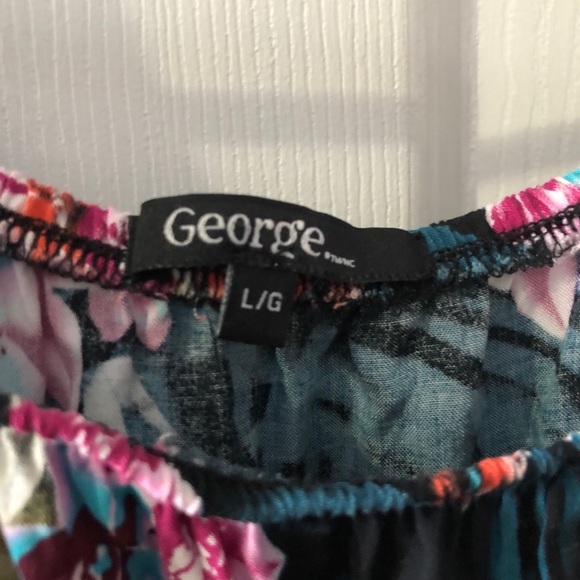 Adorable Flowered Romper 🌺 - Picture 3 of 3